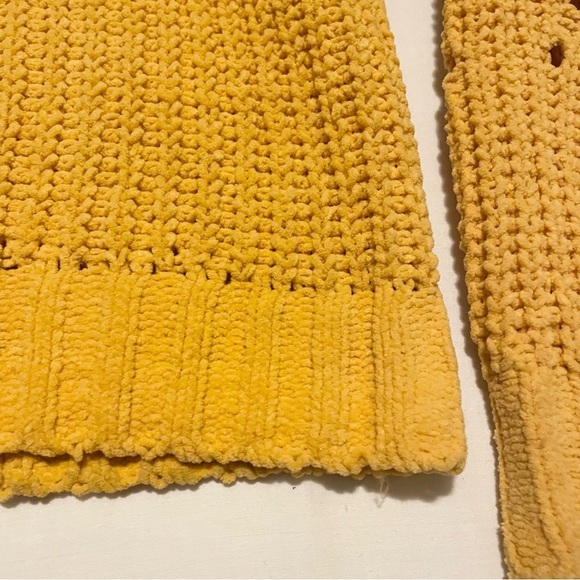 Hollister Chunky Cropped Yellow Sweater Womens Size Large - Picture 16 of 16